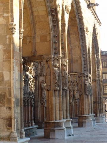 image Fachada de la Catedral de León