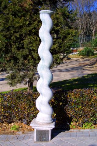 image Escultura en el pasillo verde ferroviario, Madrid