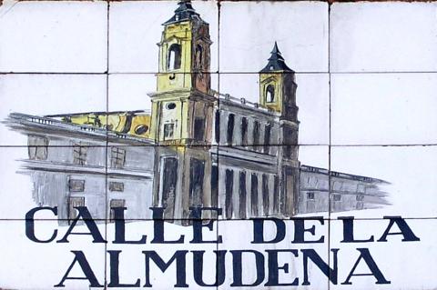 image Indicativo de calle de la Almudena, Madrid