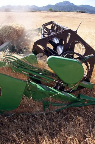 image Mecanismo de corte de una cosechadora de trigo