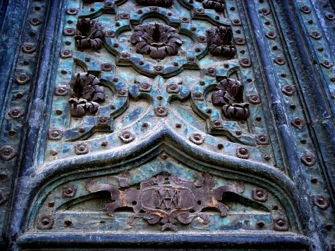 image Detalle de herraje de puerta de la catedral de Vic, Barcelona, Cataluña