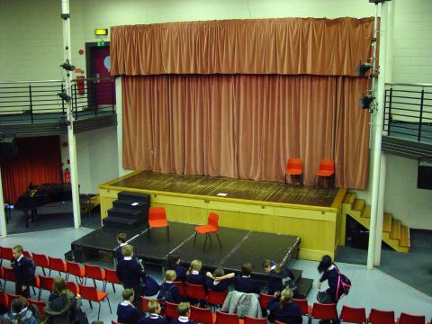 image Escenario en el salón de actos