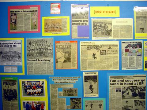 image Tablón con recortes de prensa