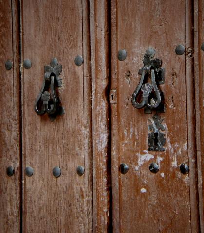 image Aldabas y clavos