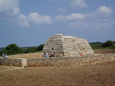 image Naveta de Es Tudons, Menorca, Islas Baleares