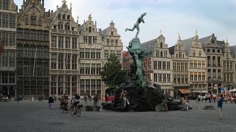 image Vista general de la Gran Plaza, Amberes, Bélgica