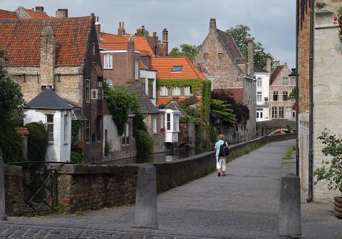 image Calle típica y canal de Brujas, Bélgica