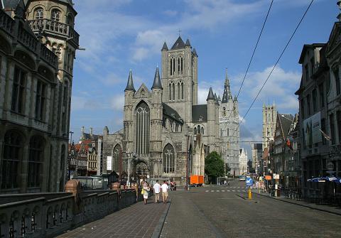 image Vista de las tres grandes torres de Gante, Bélgica