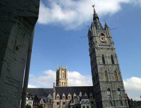 image Torre Belfort con la Catedral de fondo, Gante, Bélgica