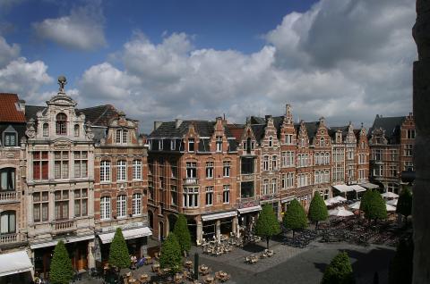 image Oude Markt, Lovaina, Bélgica