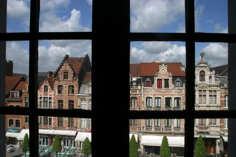 image Oude Markt, Lovaina, Bélgica