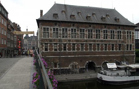 image Museo arqueológico desde el Puente de Francia, Namur, Bélgica