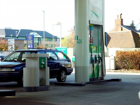 image Surtidor de gasolina