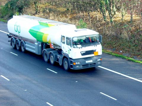 image Camión de transporte de petróleo