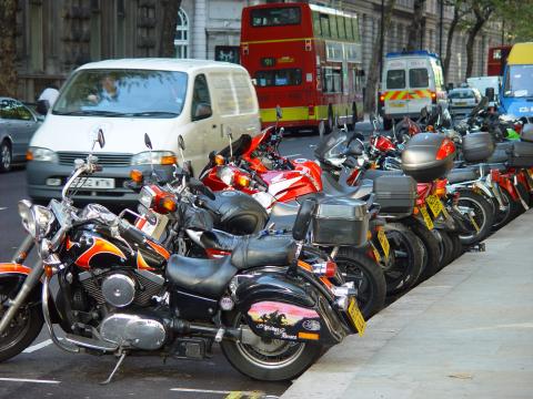 image Motos estacionadas