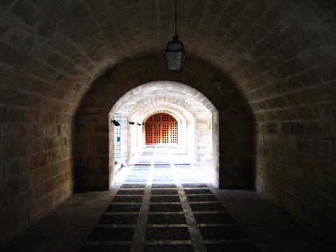 image Puerta de entrada bajo la Almudaina, en Palma de Mallorca, Islas Baleares