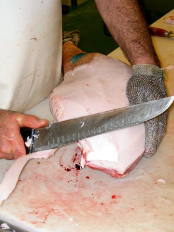 image Separación de tocino y piel del cerdo