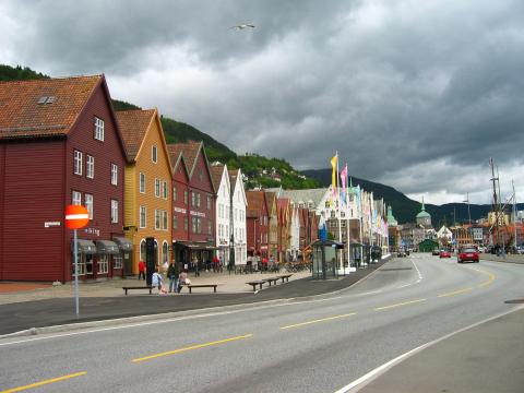 image Vista general del muelle del Bryggen, Bergen, Noruega