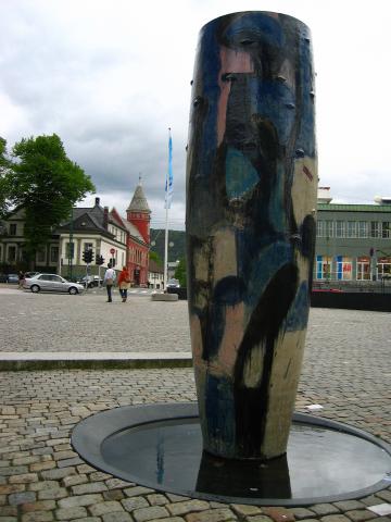 image Fuente de cerámica en Bergen, Noruega