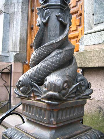 image Forjado artístico del pie de una farola de Bergen, Noruega