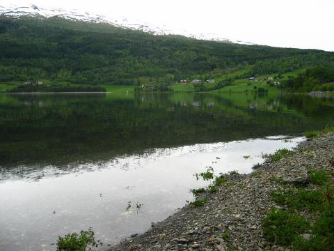 image Lago cercano a la ciudad de Voss, Noruega