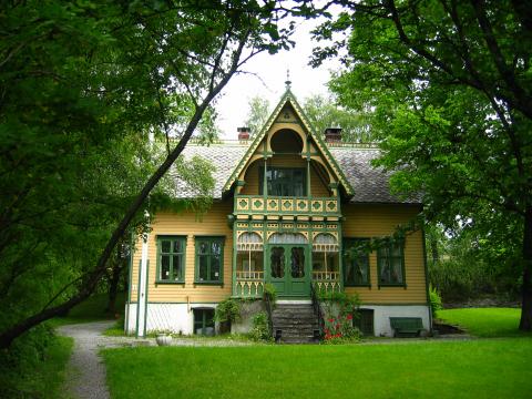 image Casa noble típica del siglo XVIII, en Voss, Noruega