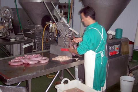 image Embutiendo salchichón