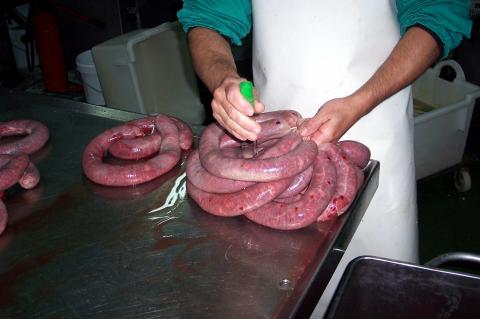 image Perforando el embutido