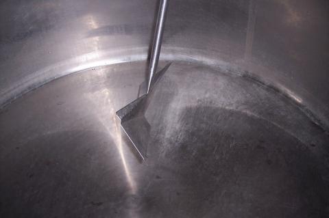 image Cuba de cuajado con pala removedora