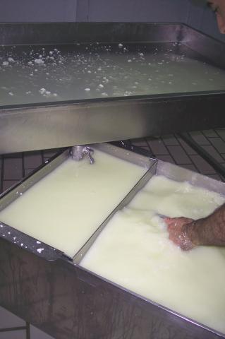 image Manipulando suero