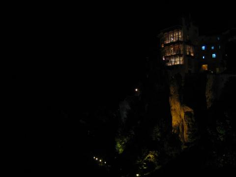 image Vista nocturna de las casas colgadas, Cuenca