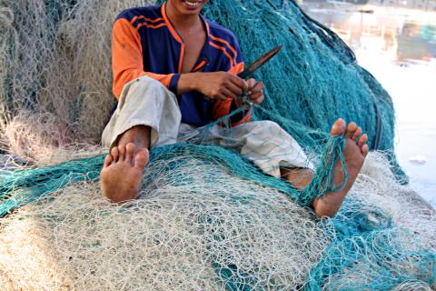image Arreglando redes, Indonesia