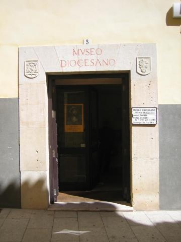 image Puerta del Museo Diocesano de Cuenca