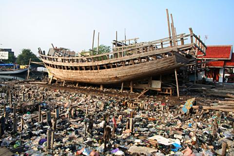 image Barco en construcción, Jakarta, Indonesia