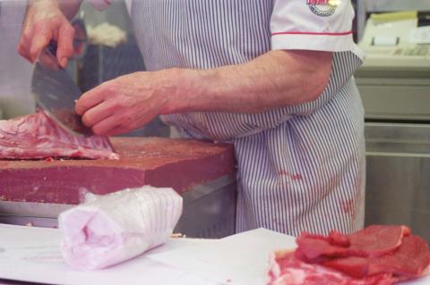 image Preparando filetes de ternera