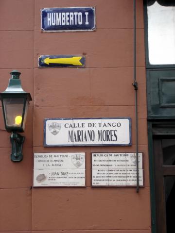 image Letreros en el Barrio de San Telmo, Buenos Aires, Argentina