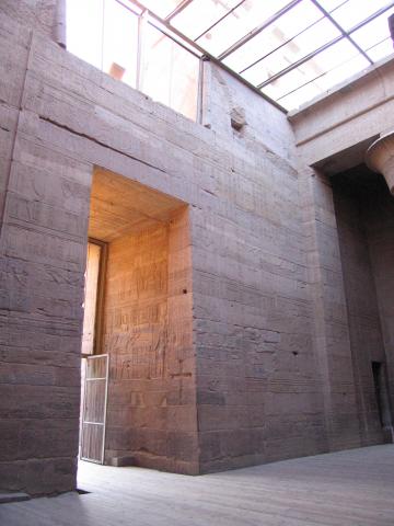 image Interior del Templo de Isis, Philae, Egipto