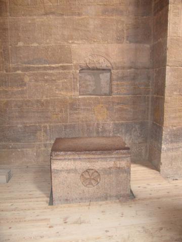 image Piezas rescatadas en el Templo de Isis, Philae, Egipto