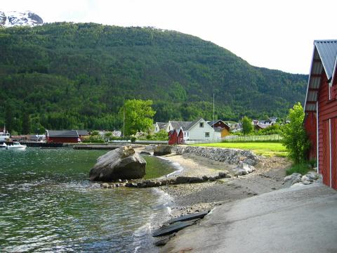 image Solvorn, a orillas del Lusterfjorden, Noruega