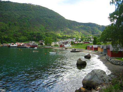 image Solvorn, a orillas del Lusterfjorden, Noruega