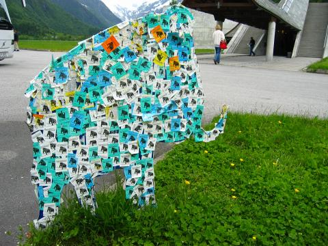 image Fjaerland, entrada al Museo del Glaciar, Noruega