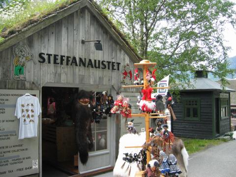 image Tienda de recuerdos, en Geiranger, Noruega