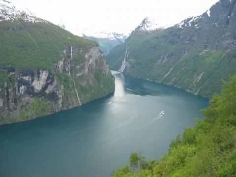 image El Geirangerfjorden visto desde la carretera del Aguila, Noruega