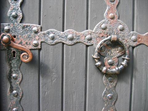 image Herrajes de una casa medieval, en Aalesund, Noruega