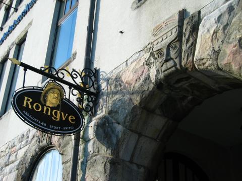 image Detalle en la puerta medieval de Aalesund, Noruega