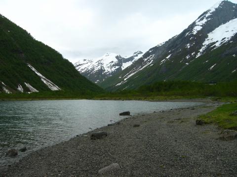 image Fjaerland, Jostedalsbreen National Park con el glacial Suphellenbreen, Noruega