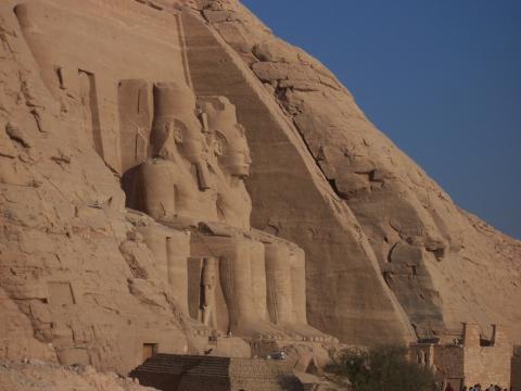 image Colosos sedentes de Ramsés II, Abu Simbel, Egipto