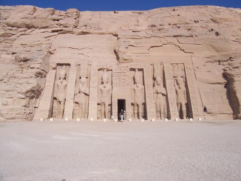 image Templo de Nefertari, Abu Simbel, Egipto