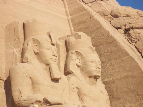 image Detalle de los colosos de Abu Simbel, Egipto