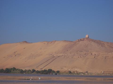 image Colina con tumbas de nobles, Asuán, Egipto